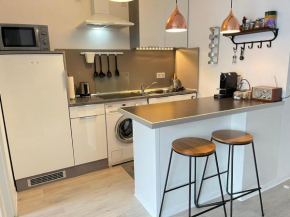 Living at Saarpartments -Adults only- 2 Bedroom, Netflix - Business & Holiday Apartments for Long- and Short term Stay, 3 min to Train Station, Secure E-Bike Parking!